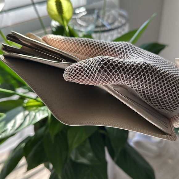 Louis Vuitton Off white Epi kisslock wallet - Picture 6 of 13